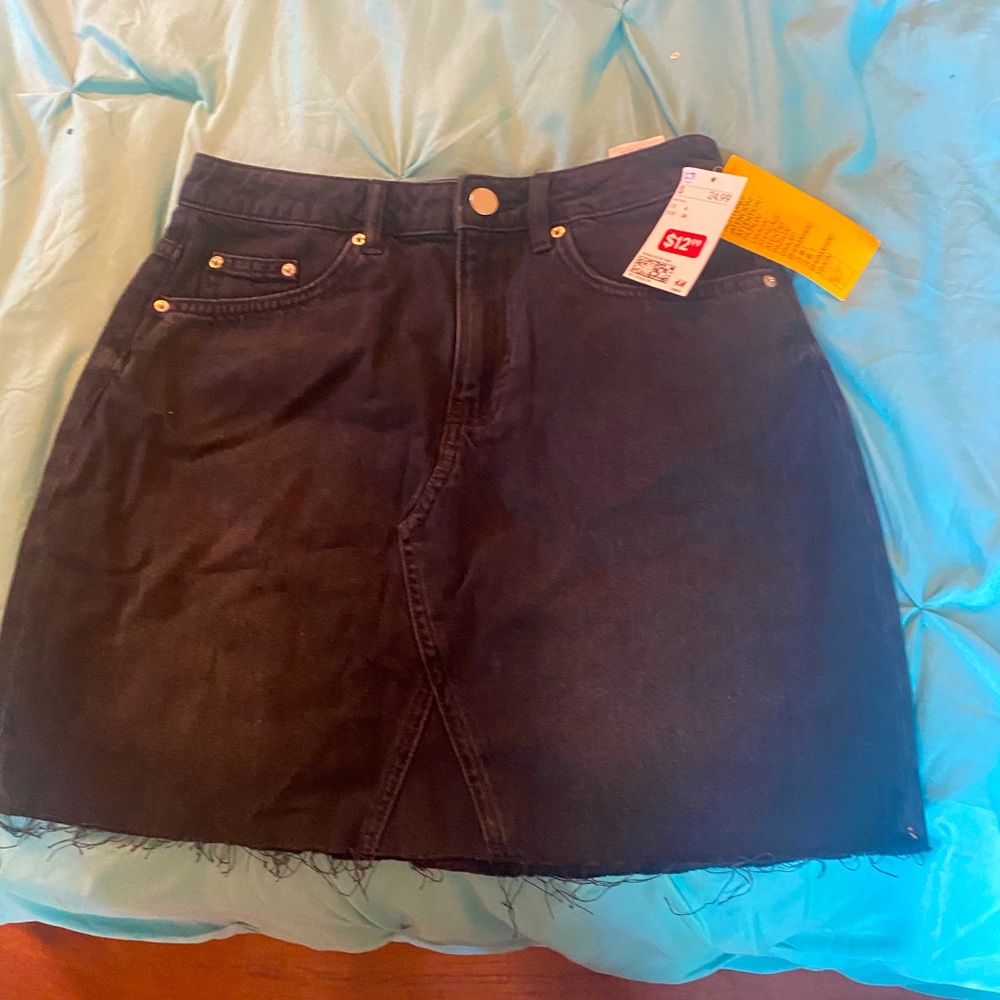 H&M size 4 black denim skirt